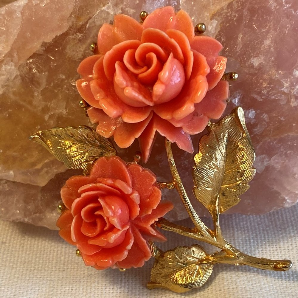 Delicate Vintage Gold Tone & Coral Lucite Rose Pin